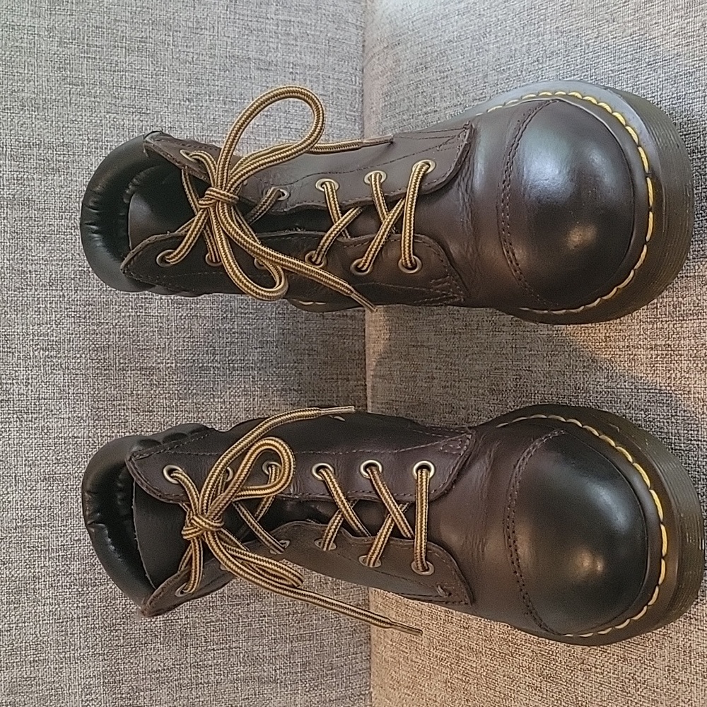 Dr. Martens Alexandra 6 Eye Heeled Bootie